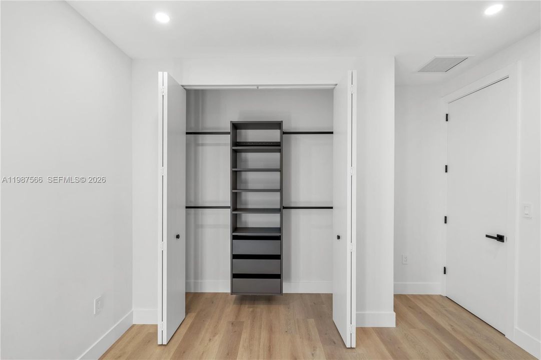 На продажу: $1,999,999 (5 спален, 3 ванн, 2472 Квадратных фут)