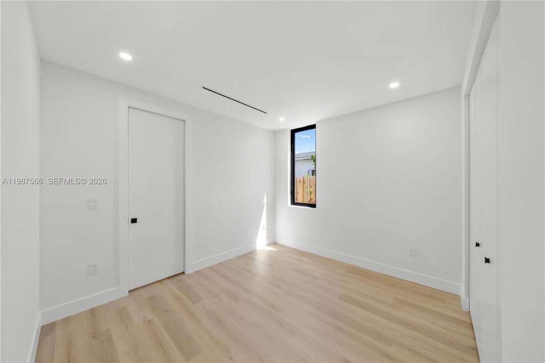 На продажу: $1,999,999 (5 спален, 3 ванн, 2472 Квадратных фут)