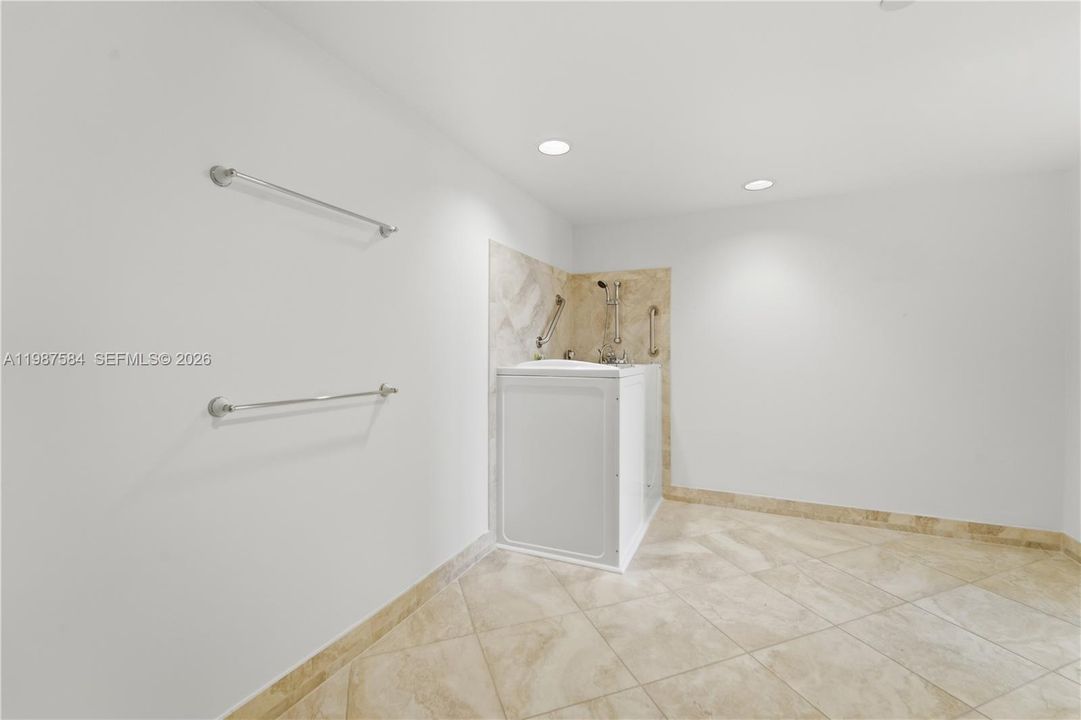 For Sale: $1,695,000 (2 beds, 2 baths, 2358 Square Feet)