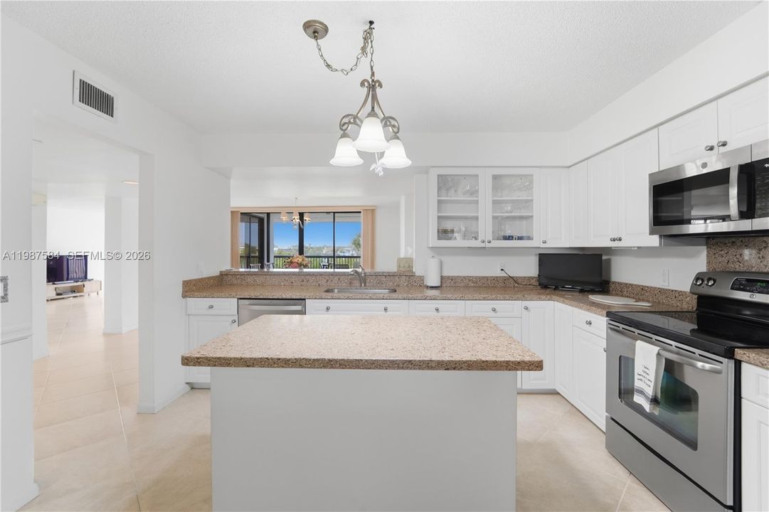 For Sale: $1,695,000 (2 beds, 2 baths, 2358 Square Feet)