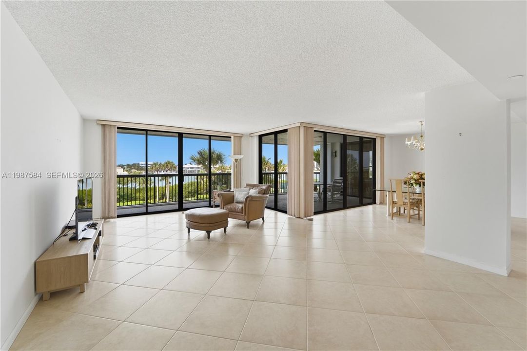 For Sale: $1,695,000 (2 beds, 2 baths, 2358 Square Feet)