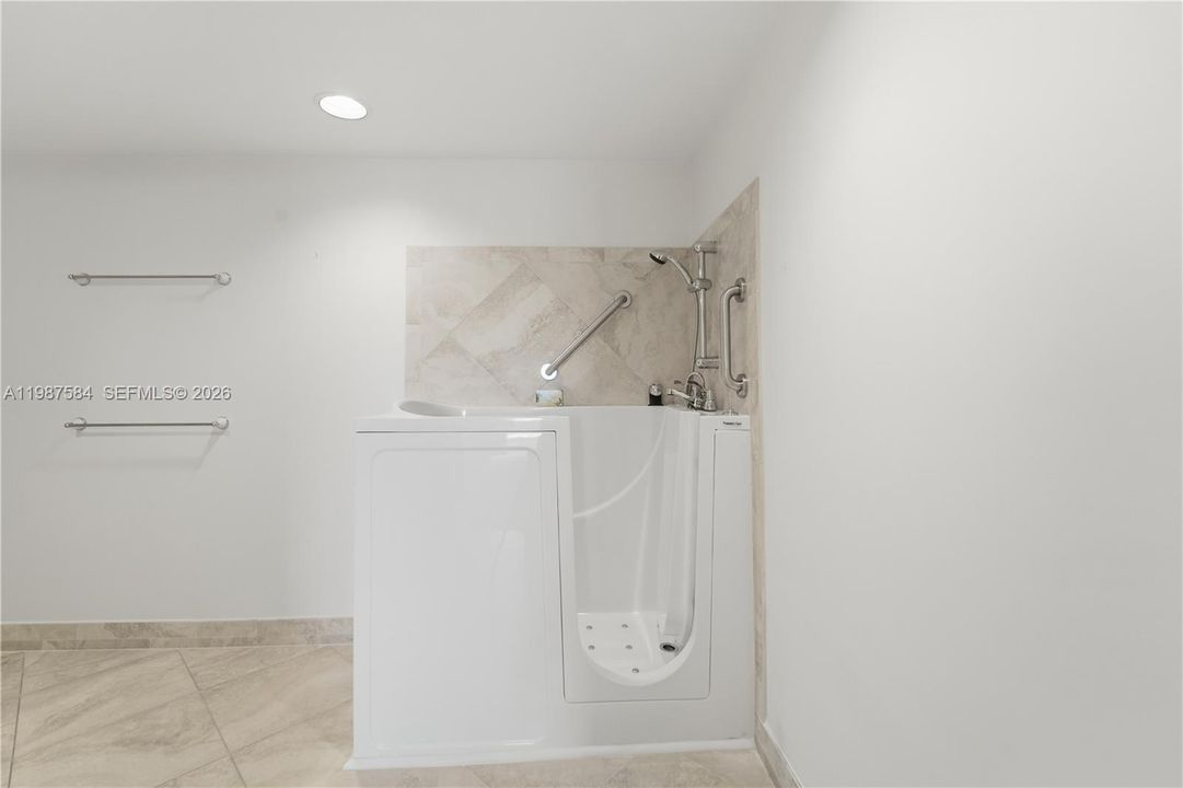 For Sale: $1,695,000 (2 beds, 2 baths, 2358 Square Feet)