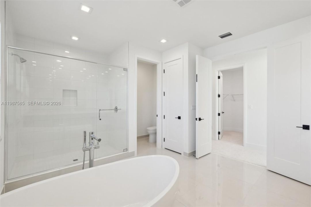 Active With Contract: $7,500 (5 beds, 5 baths, 3704 Square Feet)