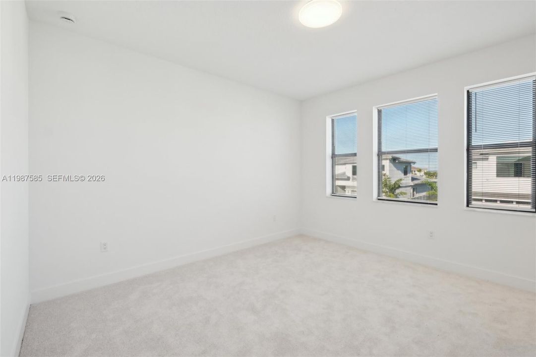 Active With Contract: $7,500 (5 beds, 5 baths, 3704 Square Feet)