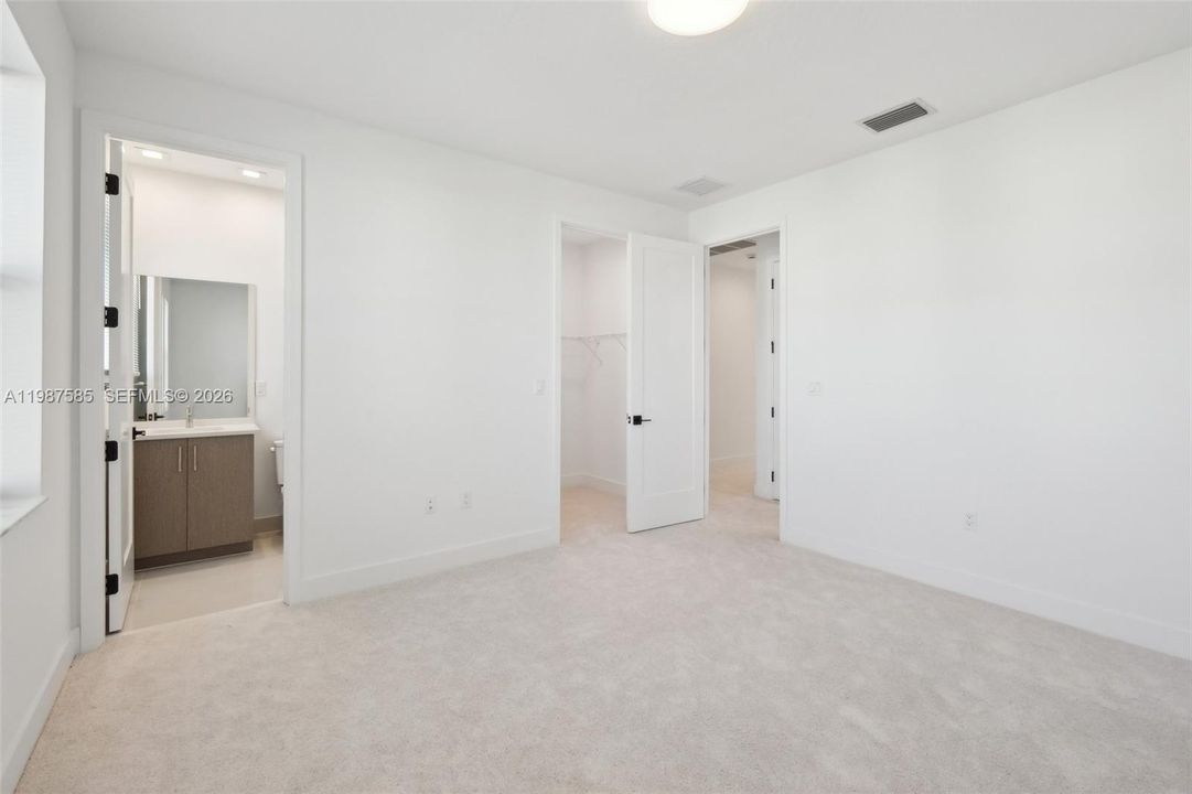 Active With Contract: $7,500 (5 beds, 5 baths, 3704 Square Feet)