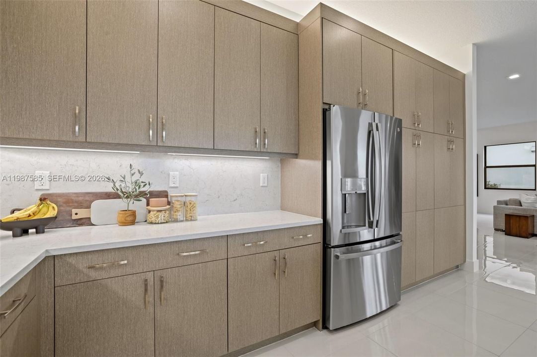 Active With Contract: $7,500 (5 beds, 5 baths, 3704 Square Feet)