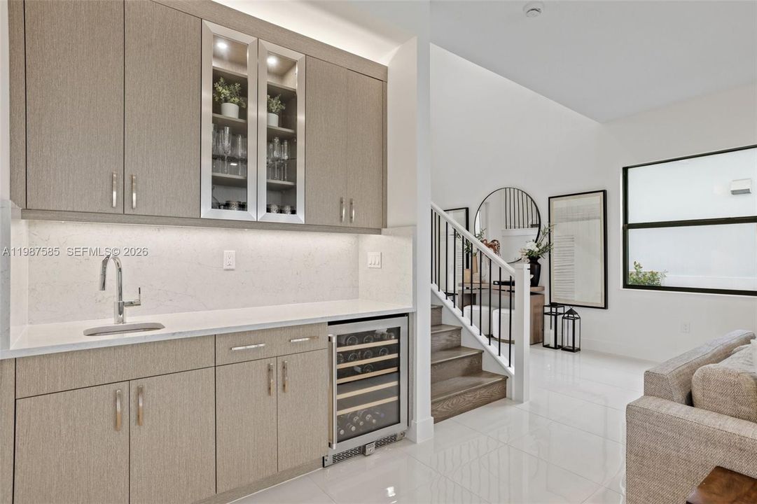 Active With Contract: $7,500 (5 beds, 5 baths, 3704 Square Feet)