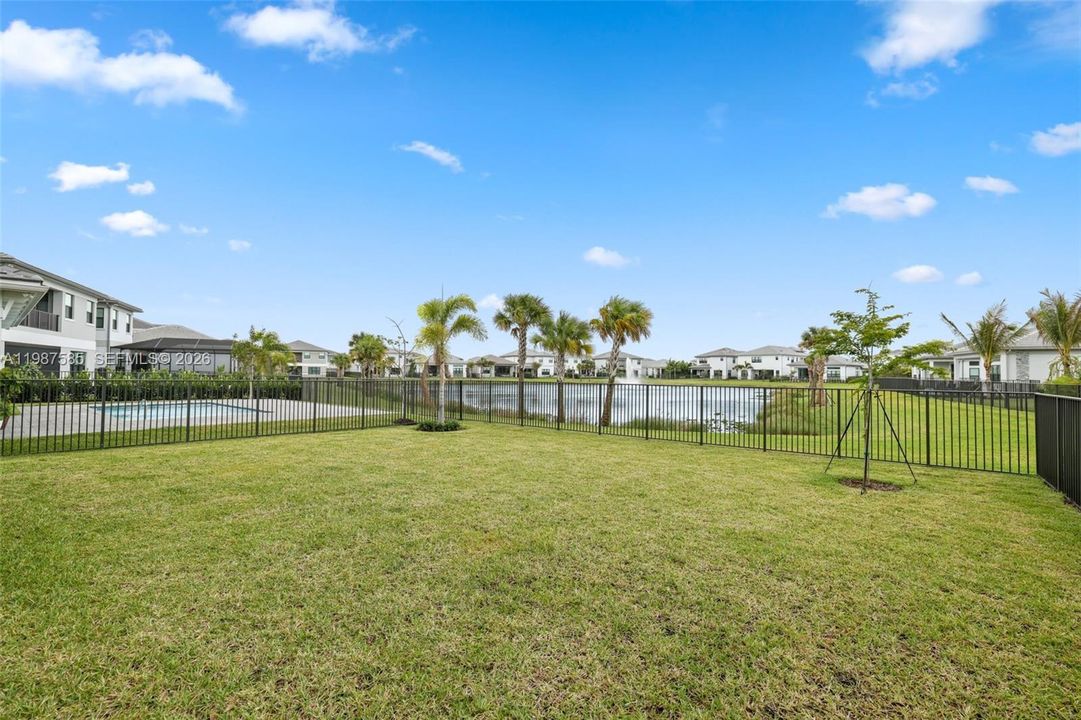 Active With Contract: $7,500 (5 beds, 5 baths, 3704 Square Feet)