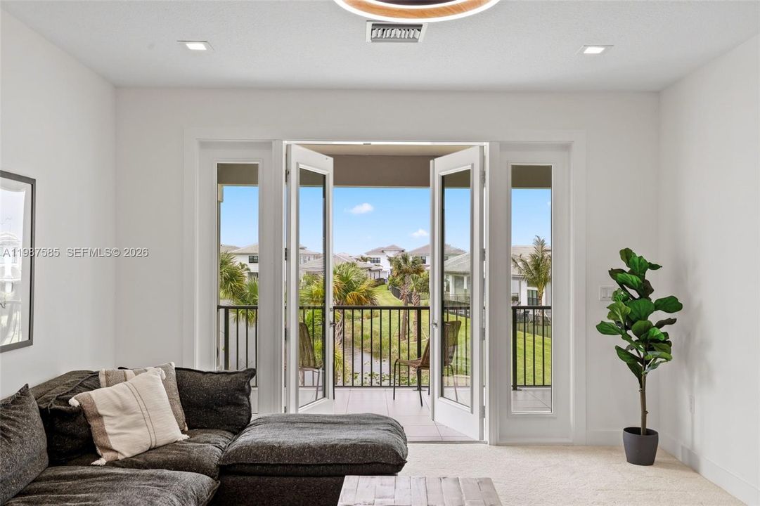 Active With Contract: $7,500 (5 beds, 5 baths, 3704 Square Feet)