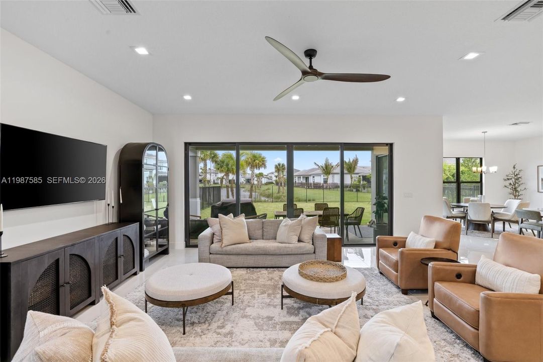 Active With Contract: $7,500 (5 beds, 5 baths, 3704 Square Feet)