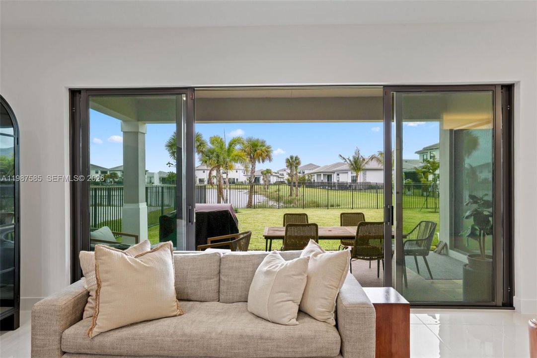 Active With Contract: $7,500 (5 beds, 5 baths, 3704 Square Feet)