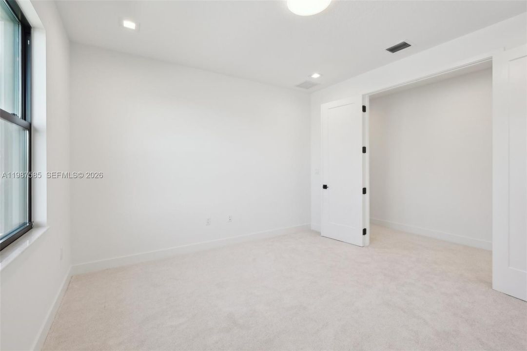 Active With Contract: $7,500 (5 beds, 5 baths, 3704 Square Feet)