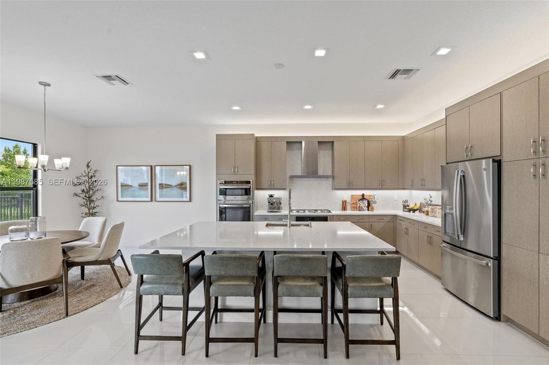 Active With Contract: $7,500 (5 beds, 5 baths, 3704 Square Feet)