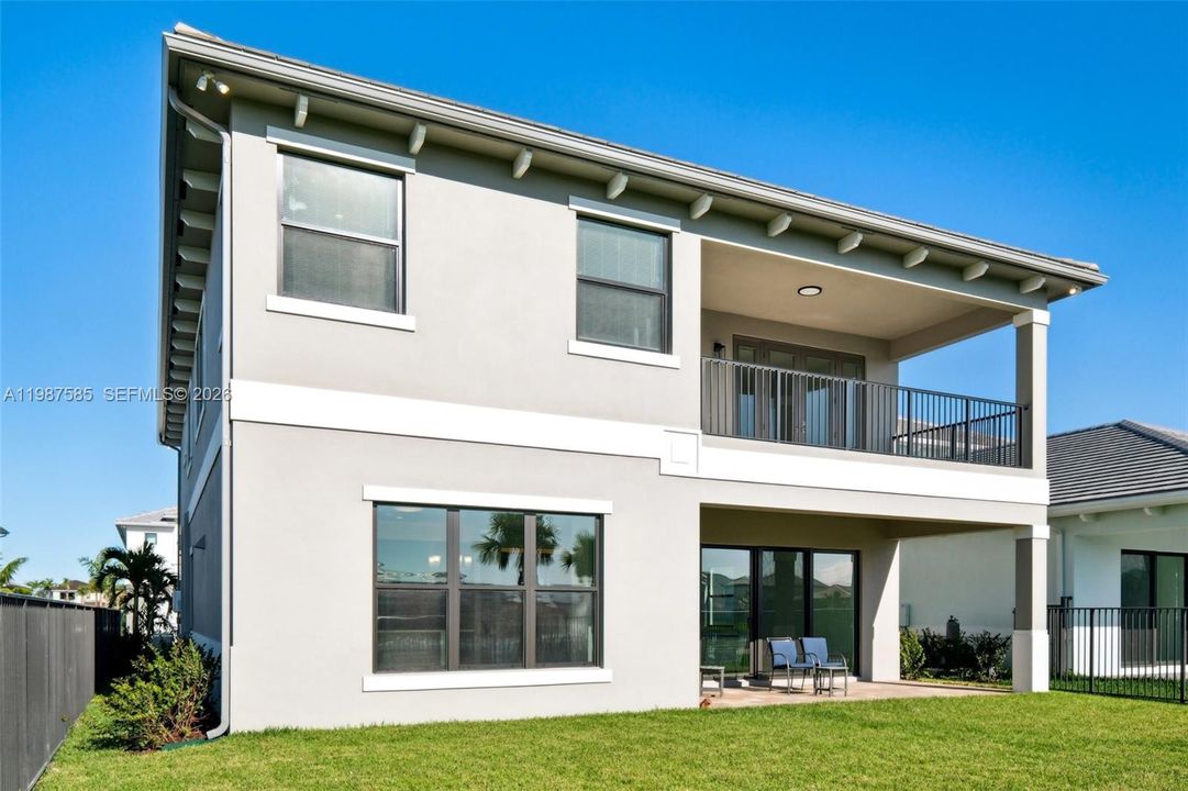 Active With Contract: $7,500 (5 beds, 5 baths, 3704 Square Feet)
