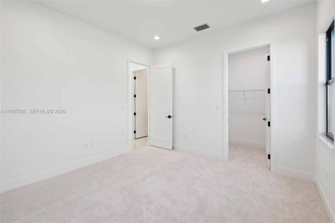 Active With Contract: $7,500 (5 beds, 5 baths, 3704 Square Feet)