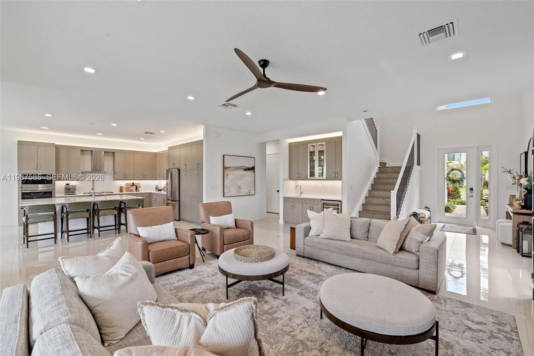 Active With Contract: $7,500 (5 beds, 5 baths, 3704 Square Feet)