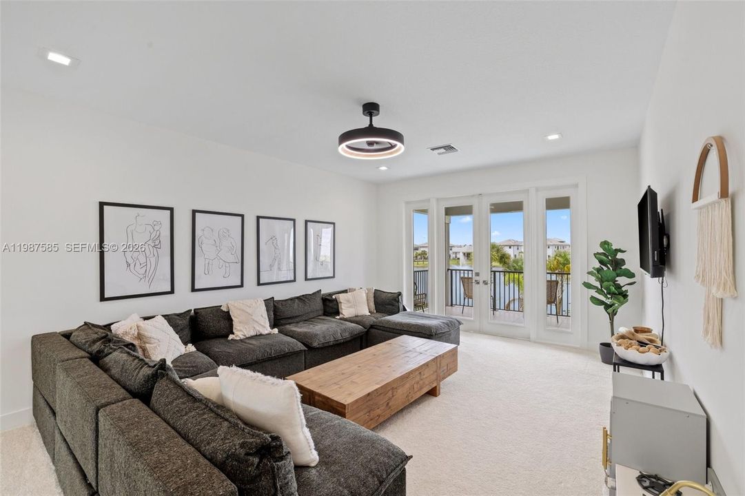Active With Contract: $7,500 (5 beds, 5 baths, 3704 Square Feet)