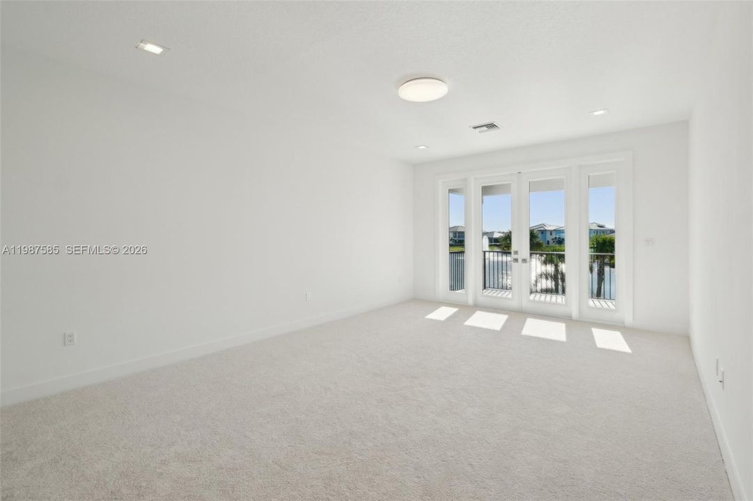 Active With Contract: $7,500 (5 beds, 5 baths, 3704 Square Feet)
