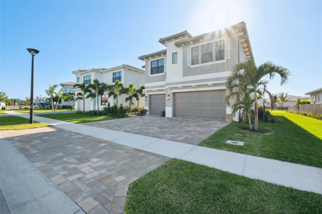 Active With Contract: $7,500 (5 beds, 5 baths, 3704 Square Feet)