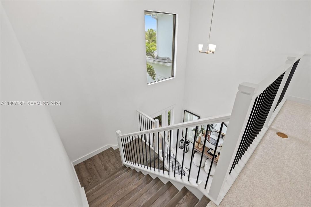 Active With Contract: $7,500 (5 beds, 5 baths, 3704 Square Feet)