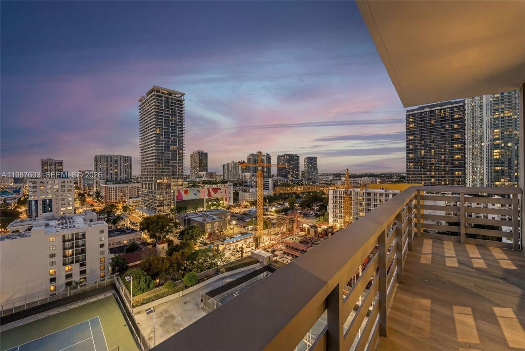 For Sale: $1,149,000 (2 beds, 2 baths, 1311 Square Feet)