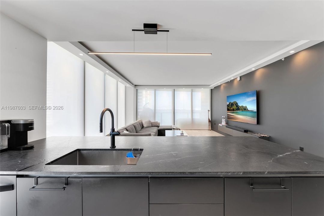For Sale: $1,149,000 (2 beds, 2 baths, 1311 Square Feet)