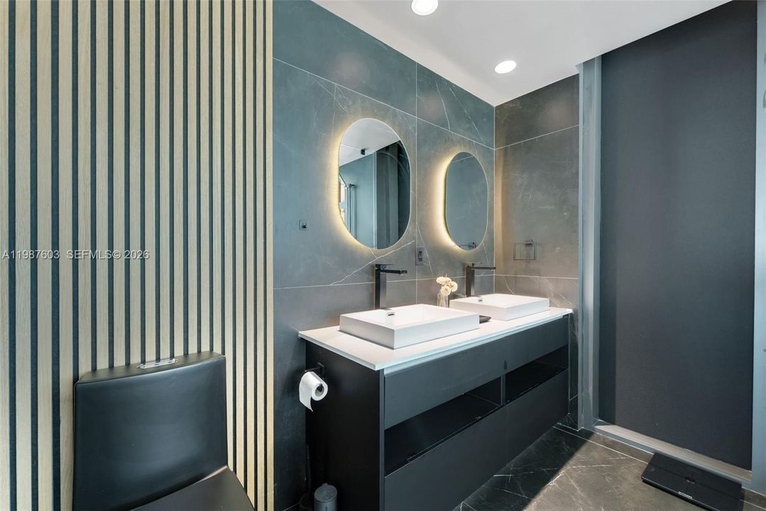 For Sale: $1,149,000 (2 beds, 2 baths, 1311 Square Feet)