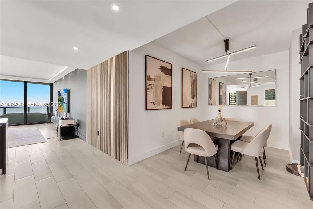 For Sale: $1,149,000 (2 beds, 2 baths, 1311 Square Feet)