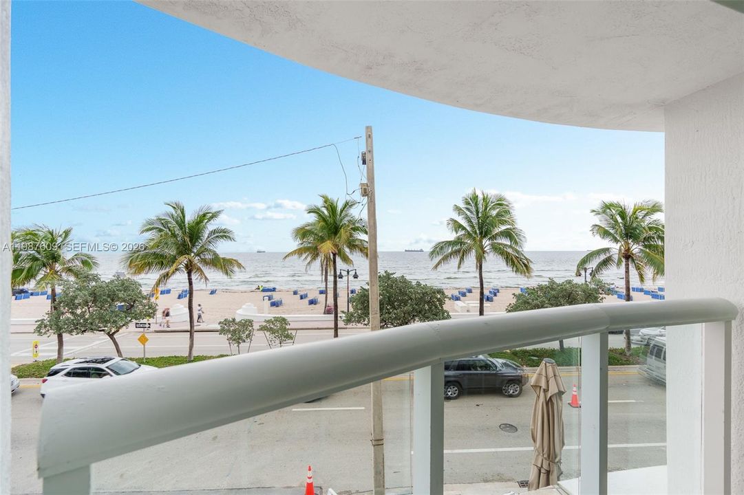Activo con contrato: $699,900 (3 camas, 3 baños, 2757 Pies cuadrados)