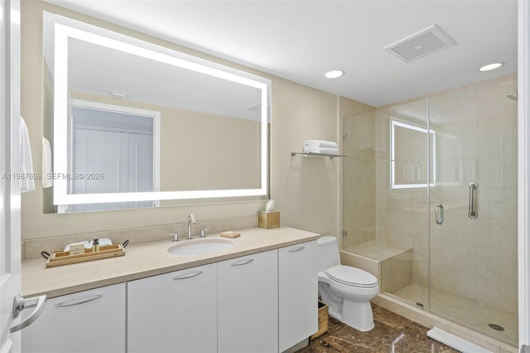 Activo con contrato: $699,900 (3 camas, 3 baños, 2757 Pies cuadrados)