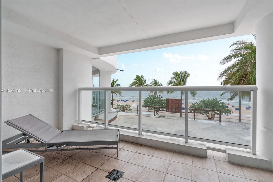 Activo con contrato: $699,900 (3 camas, 3 baños, 2757 Pies cuadrados)