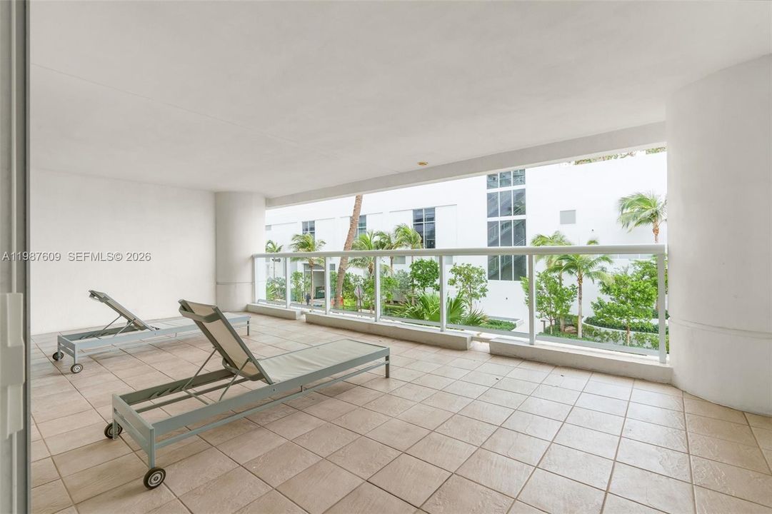 Activo con contrato: $699,900 (3 camas, 3 baños, 2757 Pies cuadrados)