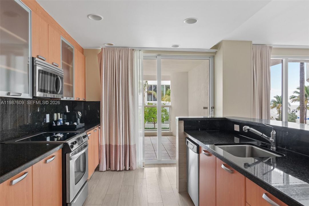 Activo con contrato: $699,900 (3 camas, 3 baños, 2757 Pies cuadrados)