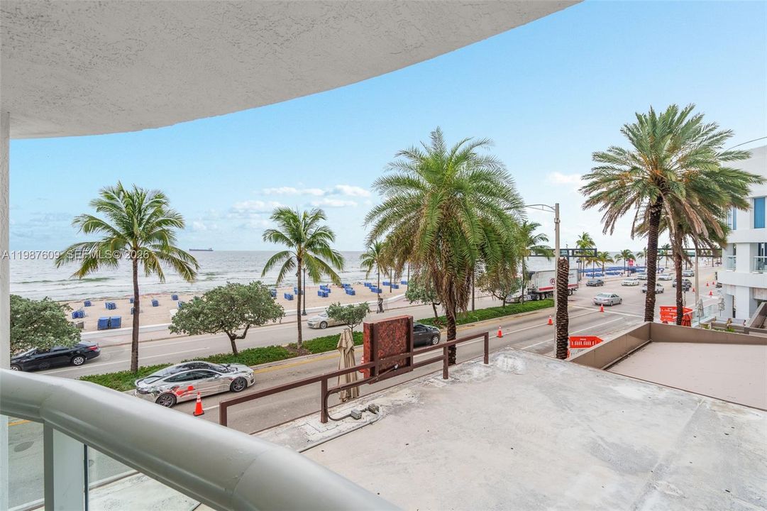 Activo con contrato: $699,900 (3 camas, 3 baños, 2757 Pies cuadrados)