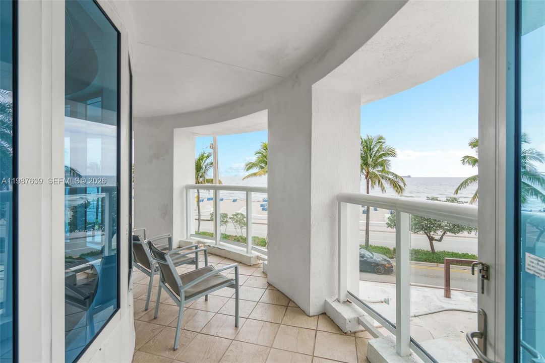Activo con contrato: $699,900 (3 camas, 3 baños, 2757 Pies cuadrados)