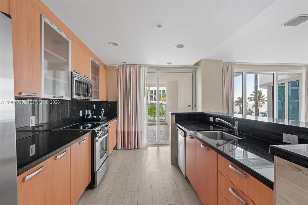 Activo con contrato: $699,900 (3 camas, 3 baños, 2757 Pies cuadrados)