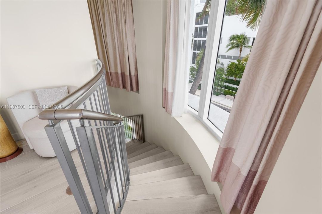Activo con contrato: $699,900 (3 camas, 3 baños, 2757 Pies cuadrados)