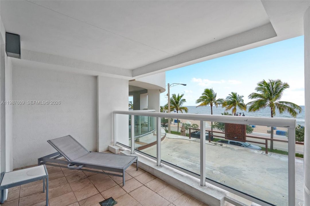 Activo con contrato: $699,900 (3 camas, 3 baños, 2757 Pies cuadrados)