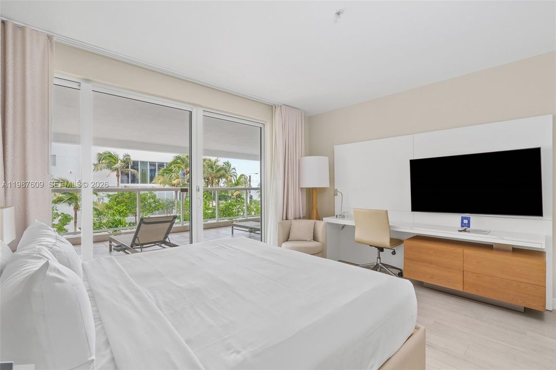 Activo con contrato: $699,900 (3 camas, 3 baños, 2757 Pies cuadrados)