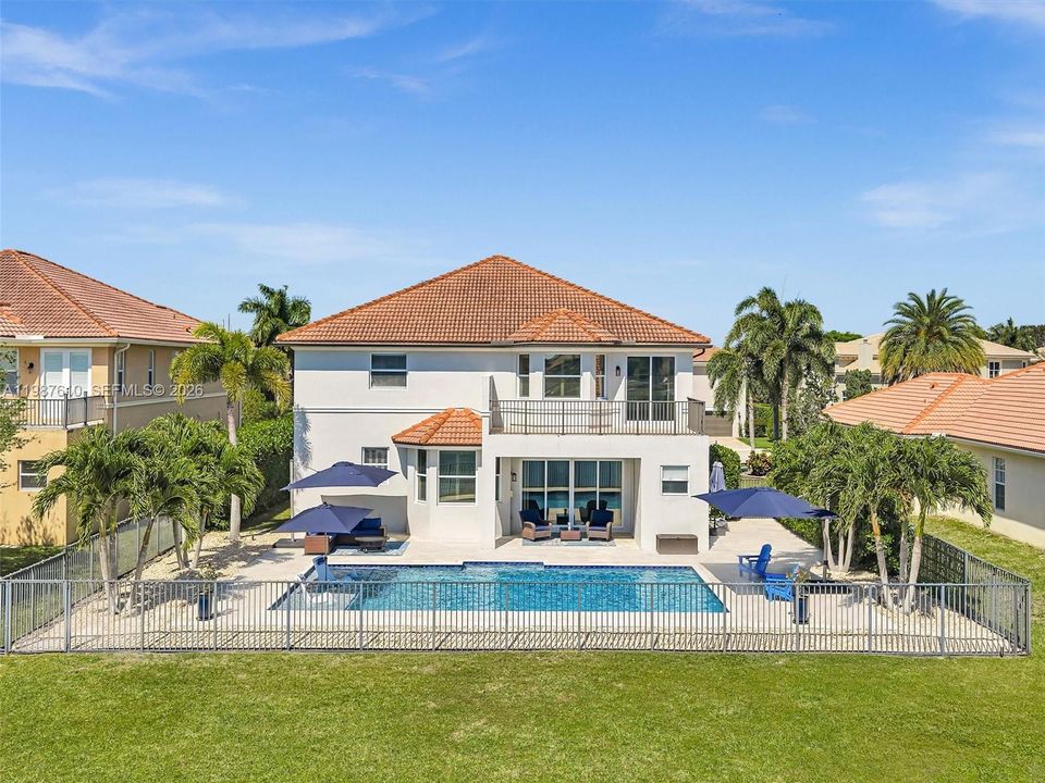 Activo con contrato: $1,100,000 (5 camas, 4 baños, 3801 Pies cuadrados)