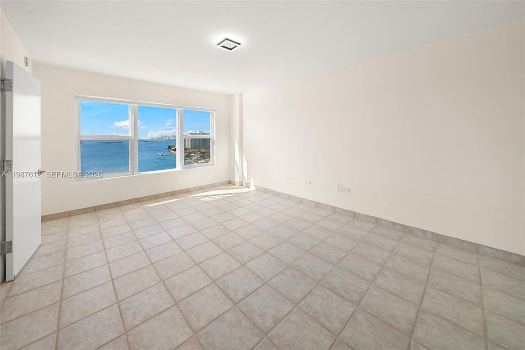 En Venta: $325,000 (2 camas, 2 baños, 1358 Pies cuadrados)