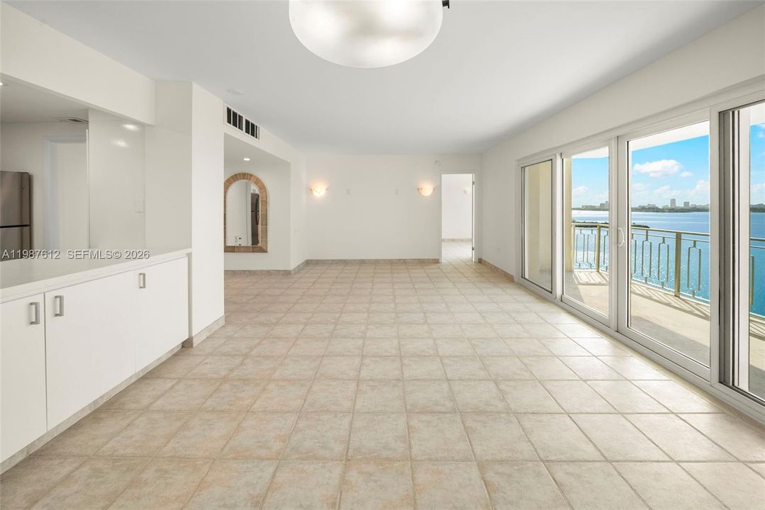 En Venta: $325,000 (2 camas, 2 baños, 1358 Pies cuadrados)