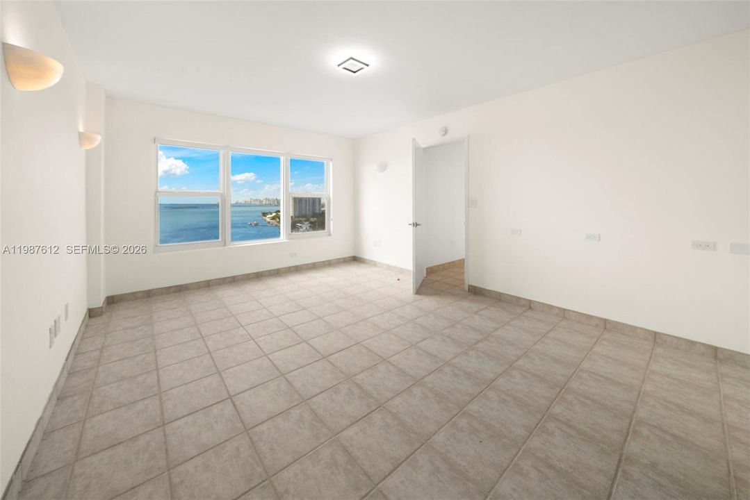 En Venta: $325,000 (2 camas, 2 baños, 1358 Pies cuadrados)