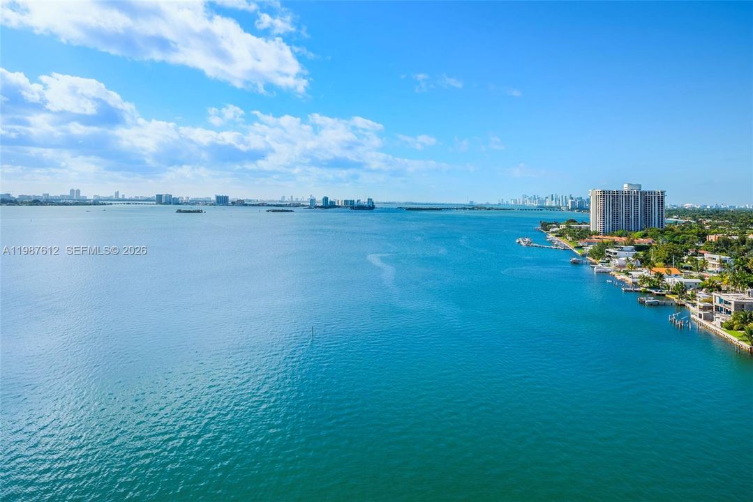 En Venta: $325,000 (2 camas, 2 baños, 1358 Pies cuadrados)