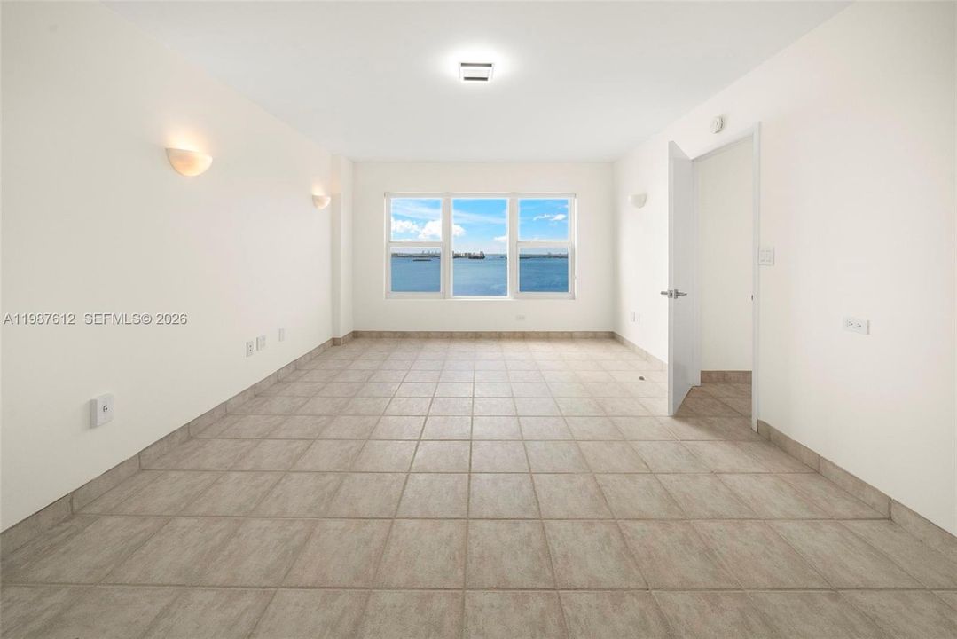 En Venta: $325,000 (2 camas, 2 baños, 1358 Pies cuadrados)