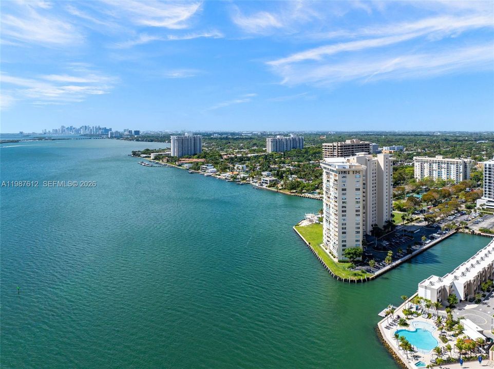 En Venta: $325,000 (2 camas, 2 baños, 1358 Pies cuadrados)