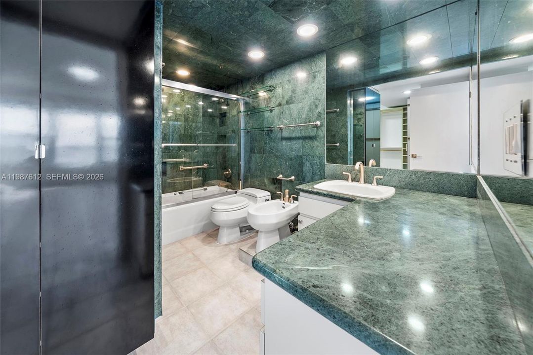 En Venta: $325,000 (2 camas, 2 baños, 1358 Pies cuadrados)