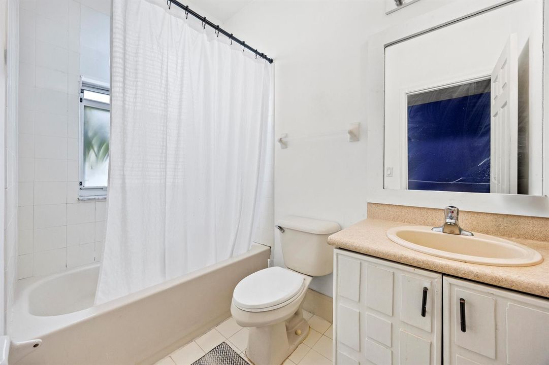 ensuite bathroom 3