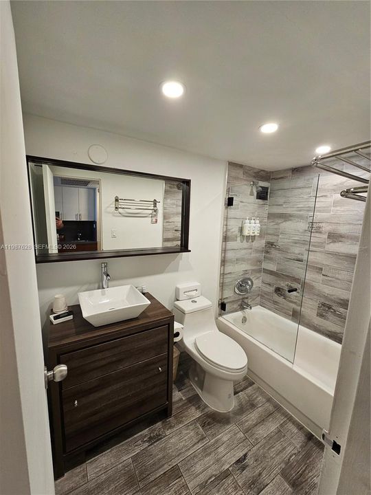 На продажу: $135,000 (0 спален, 1 ванн, 410 Квадратных фут)