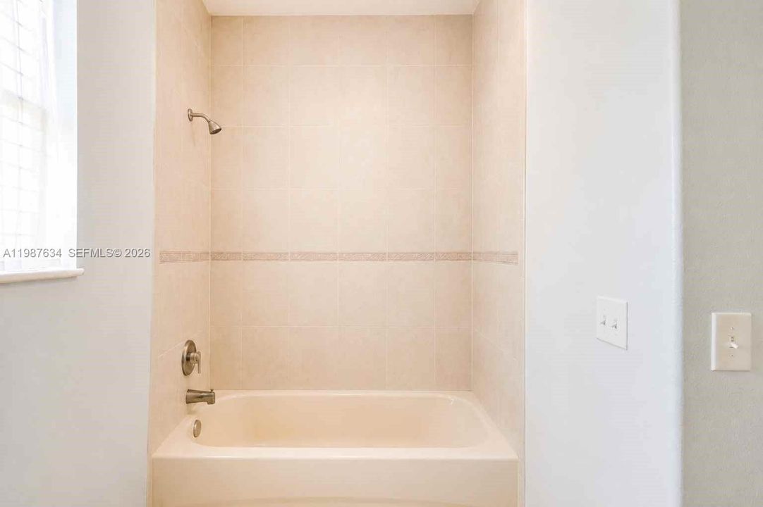 На продажу: $389,900 (3 спален, 2 ванн, 1630 Квадратных фут)